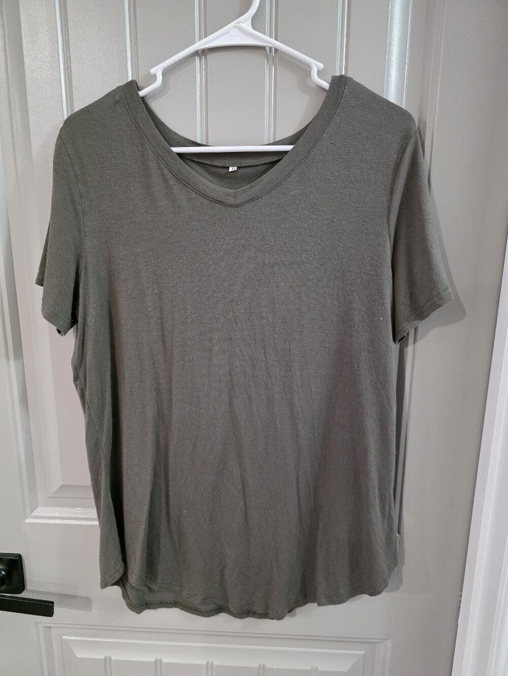 Womans Medium Solid Green Short Sleeve Casual Shirt V-neck Stretchy